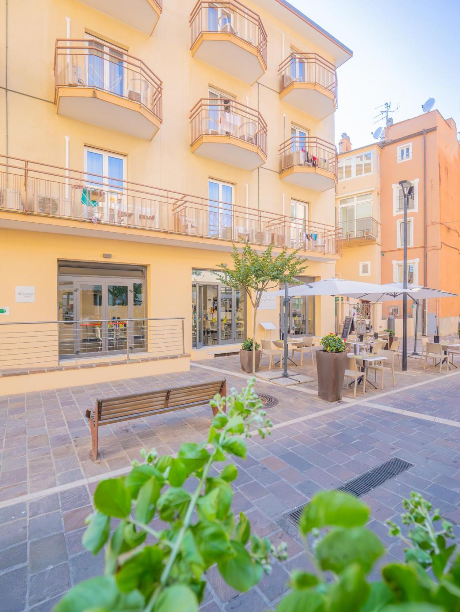 Hotel La Bussola Финале Лигуре Екстериор снимка