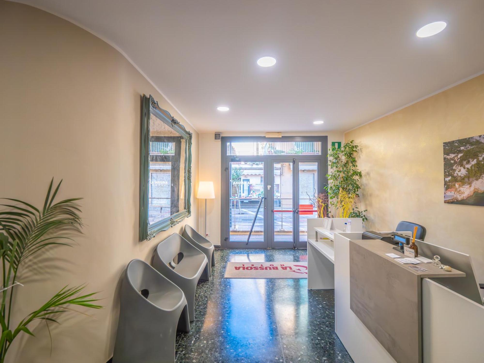 Hotel La Bussola Финале Лигуре Екстериор снимка