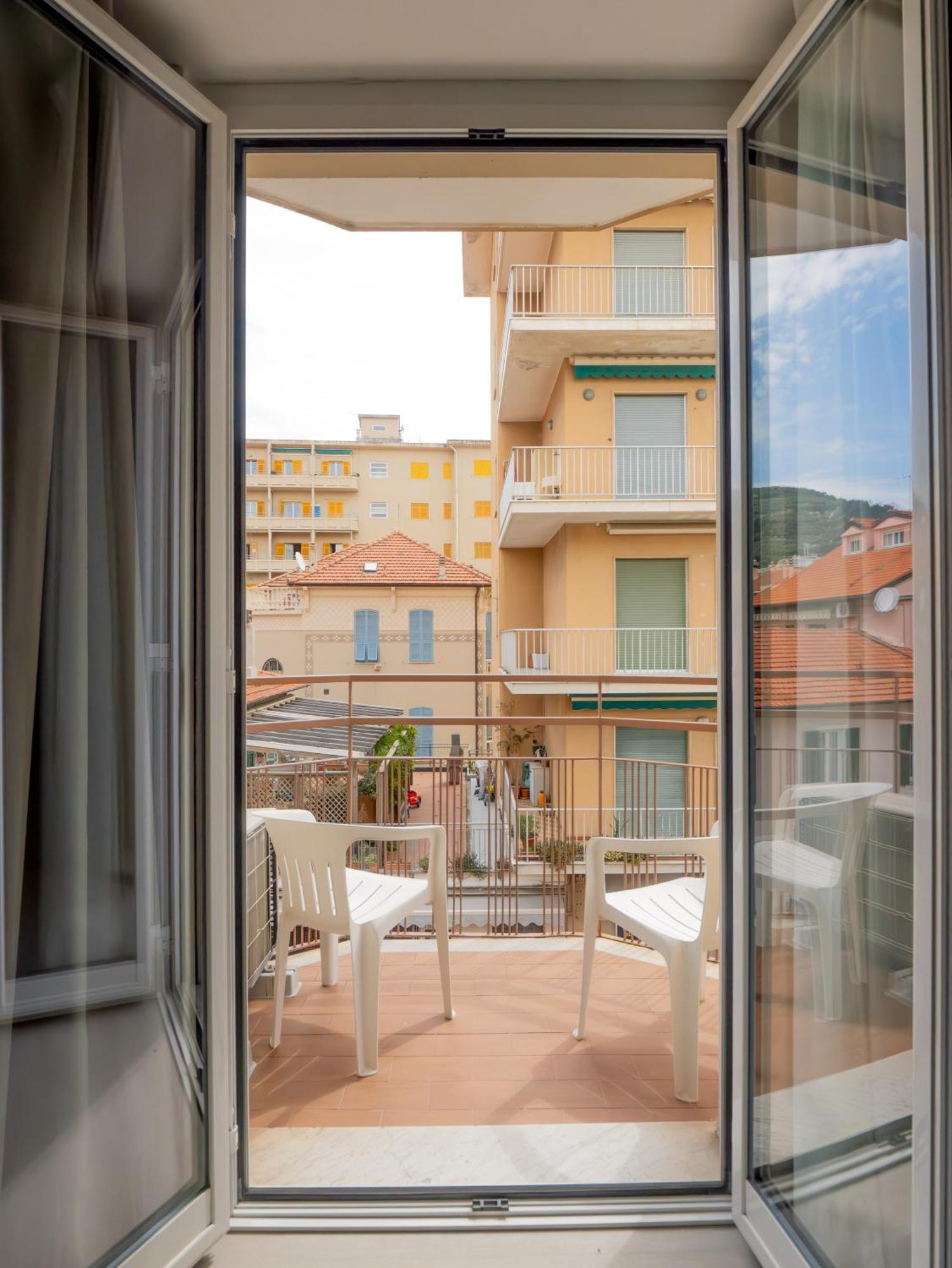 Hotel La Bussola Финале Лигуре Екстериор снимка