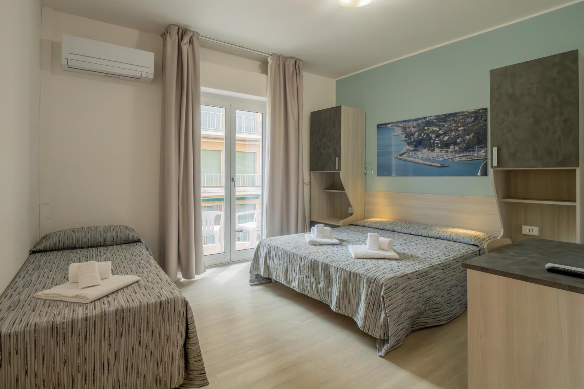 Hotel La Bussola Финале Лигуре Екстериор снимка