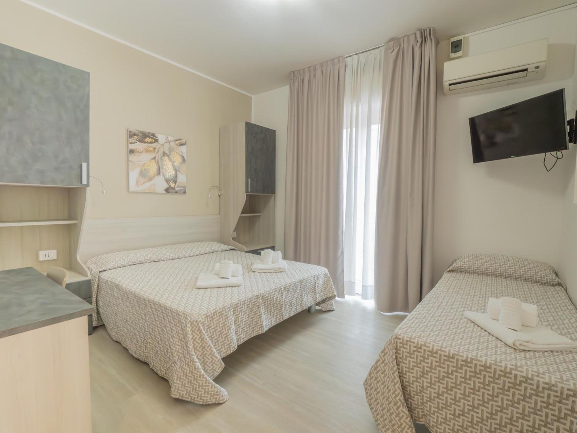 Hotel La Bussola Финале Лигуре Екстериор снимка