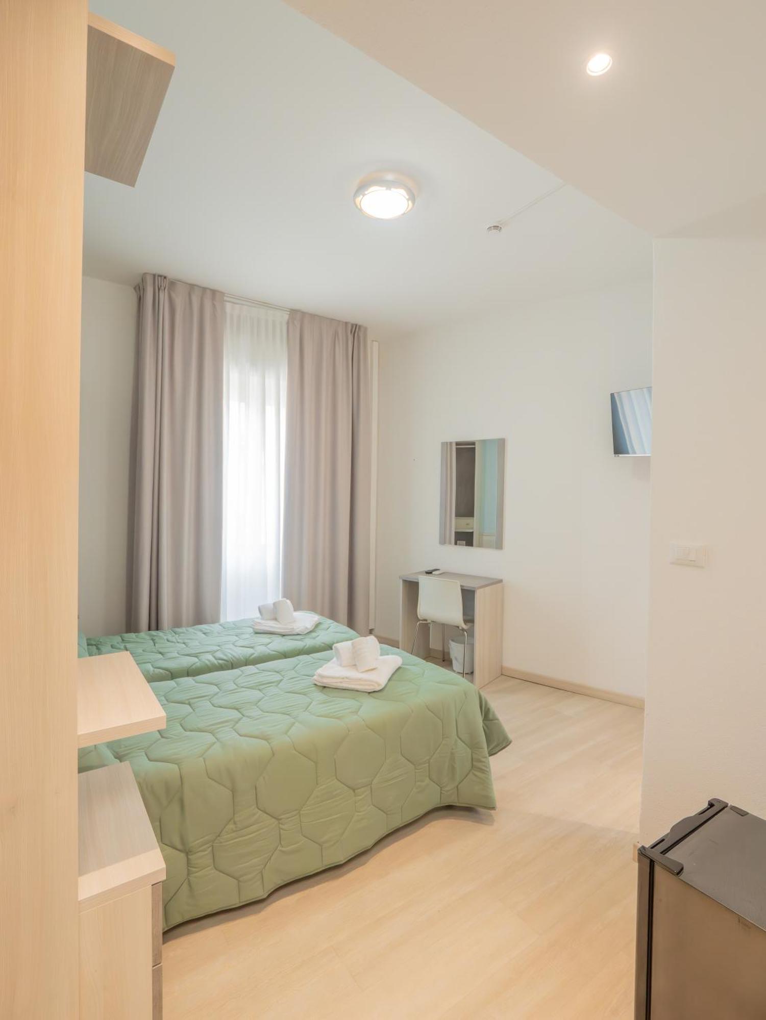 Hotel La Bussola Финале Лигуре Екстериор снимка