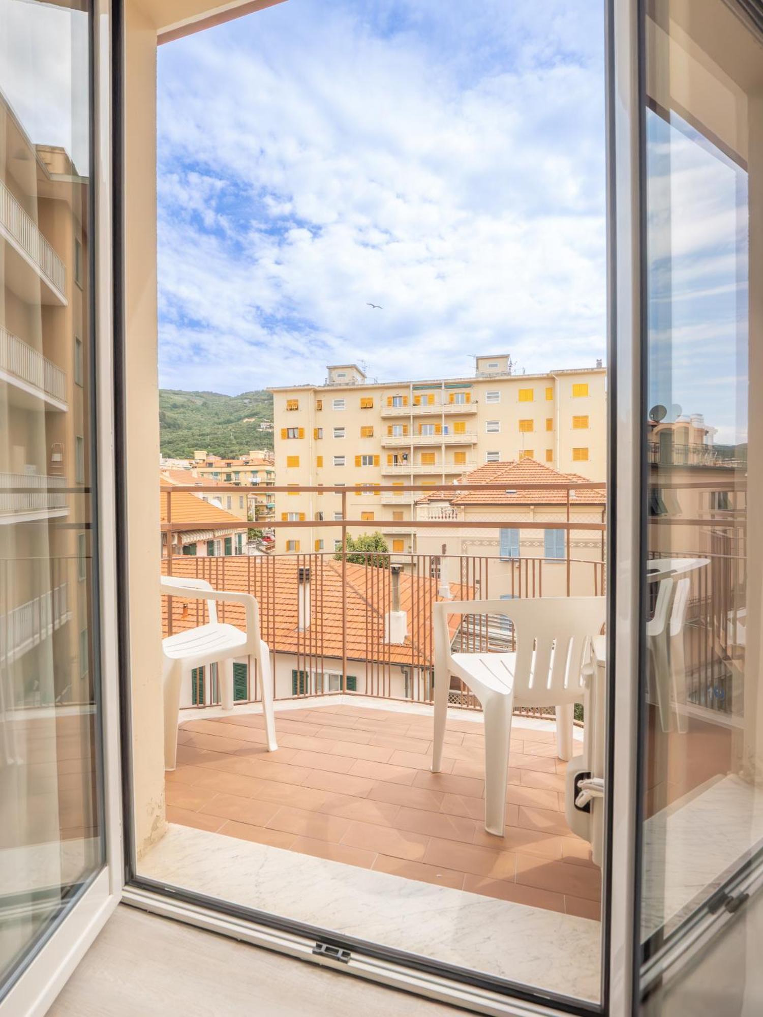 Hotel La Bussola Финале Лигуре Екстериор снимка