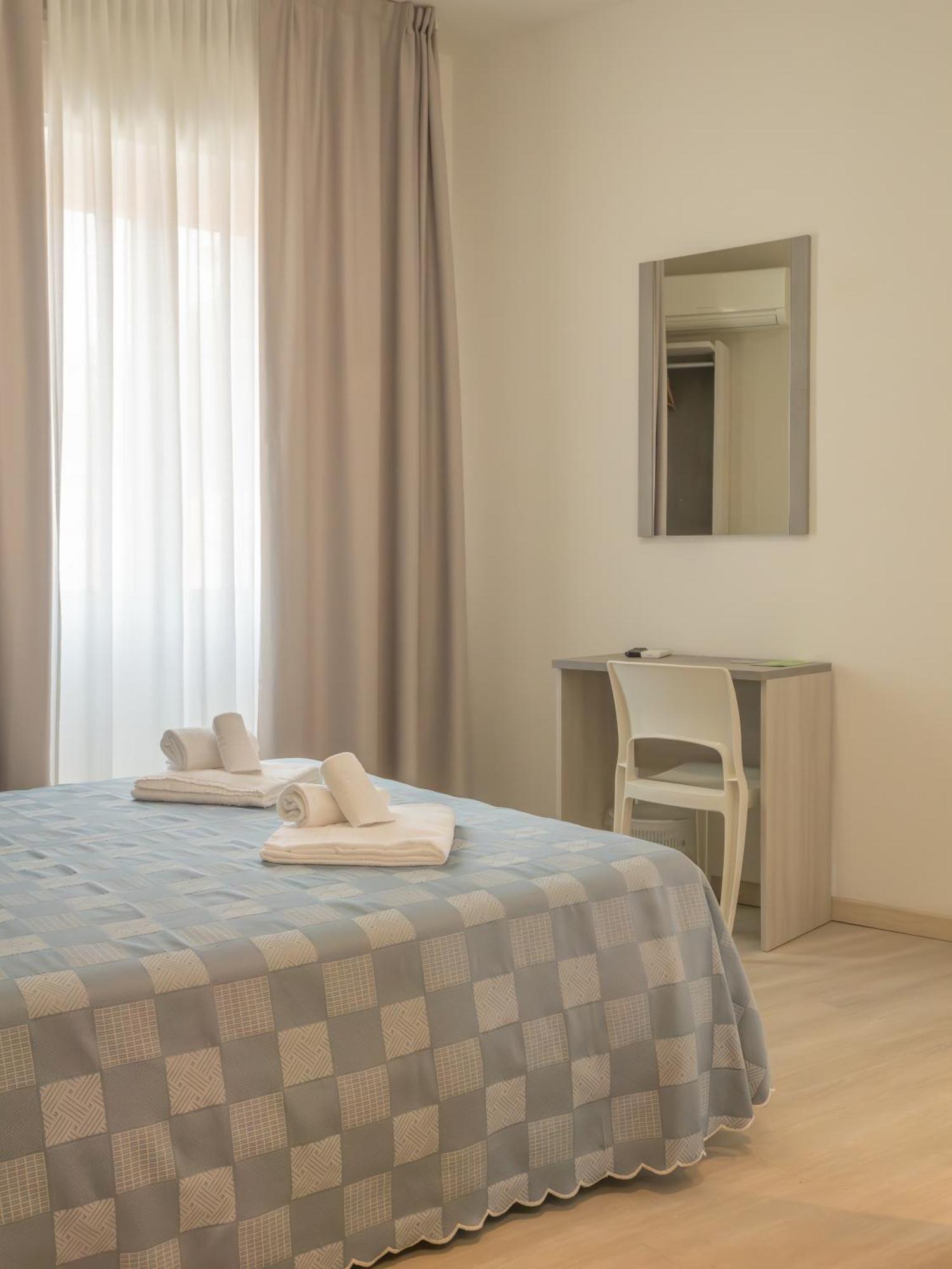 Hotel La Bussola Финале Лигуре Екстериор снимка